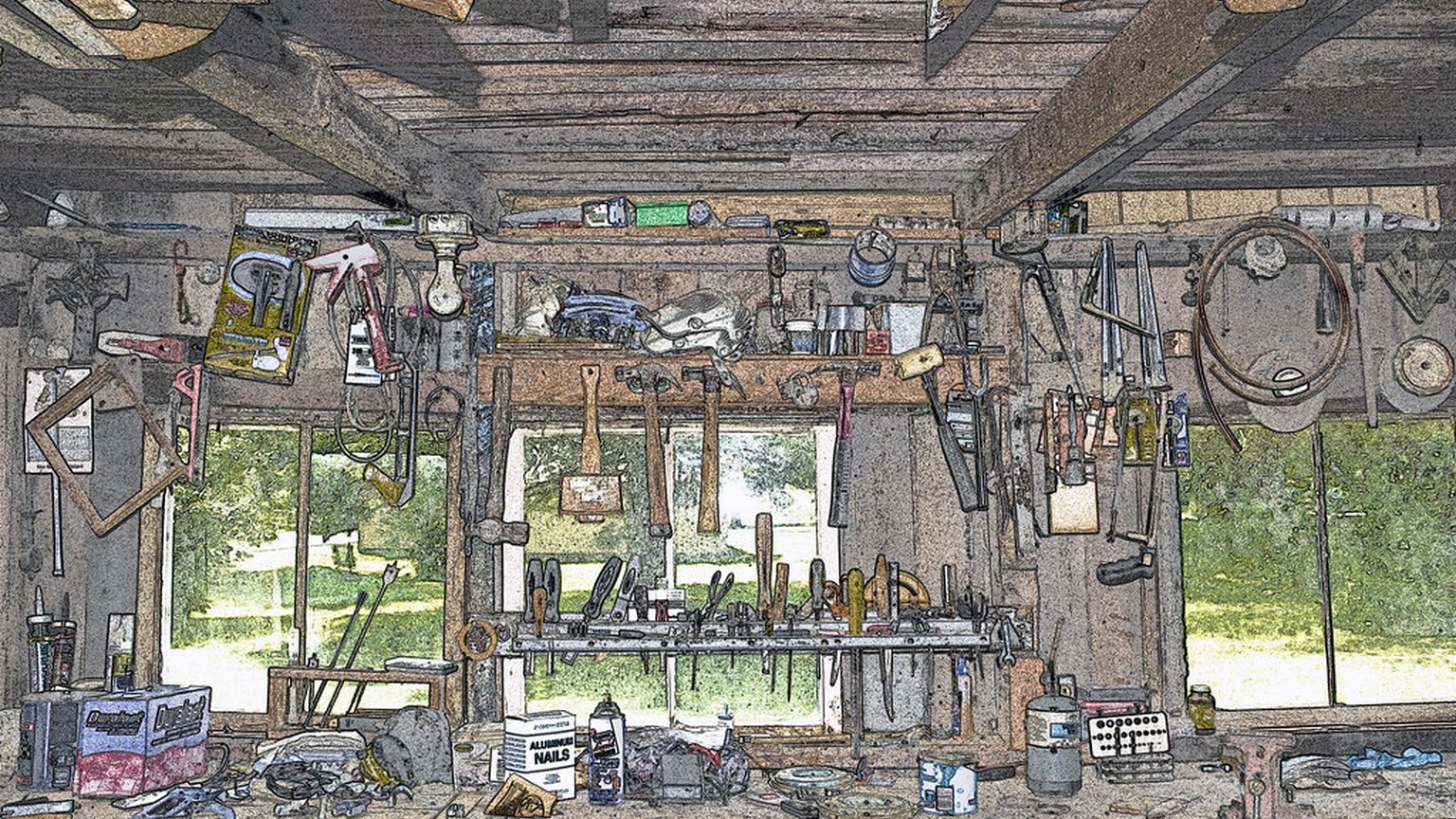 壁一面に道具が掛けられた古い作業場